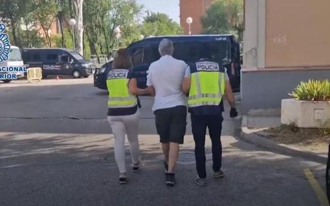 Detención del hombre en Madrid por parte de la Policía Nacional. Detención del hombre en Madrid por parte de la Policía Nacional.