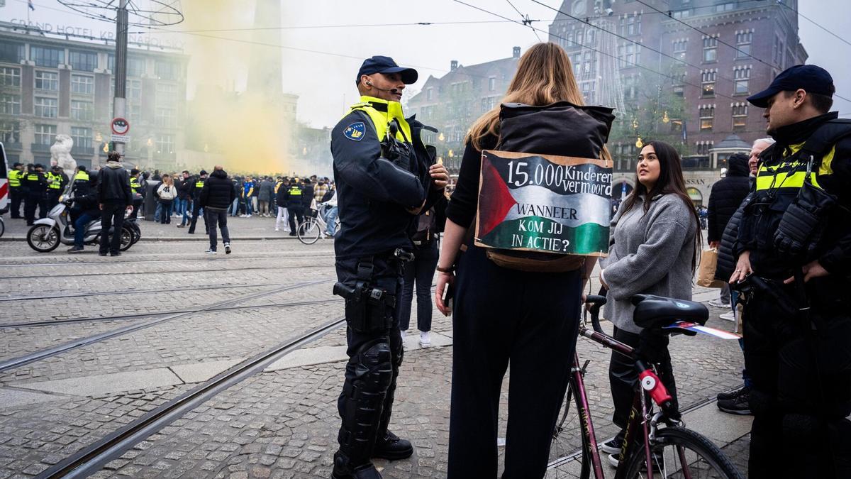 La Policía antidisturbios de Países Bajos ha tenido que intervenir.