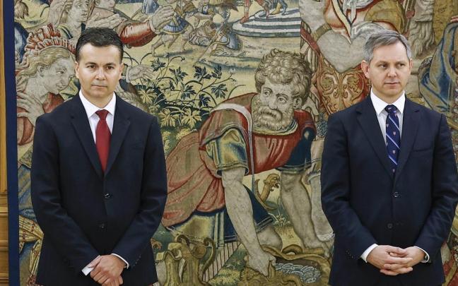 Los nuevos ministros de Industria, Comercio y Turismo, Héctor Gómez, y de Sanidad, José Manuel Miñones.