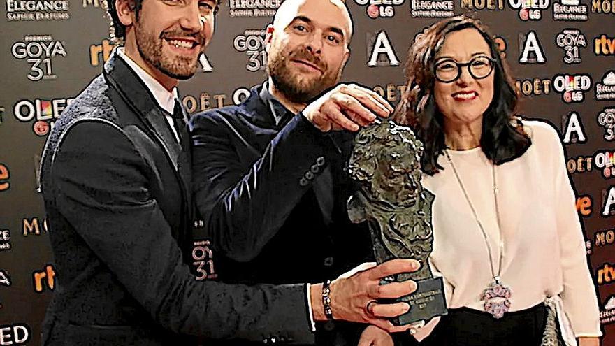 ‘Decorado’ está basado en el film del mismo nombre por el que Vázquez (centro) ganó el Goya.