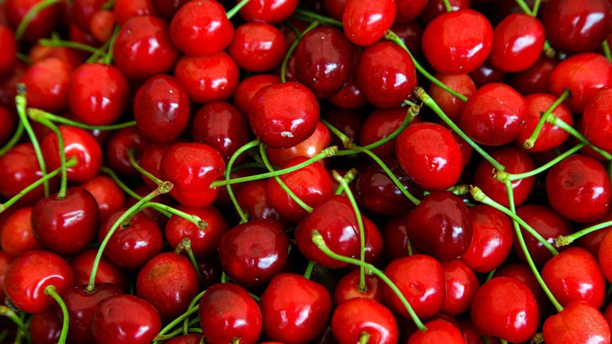 Las cerezas empiezan a llegar a las fruterías.