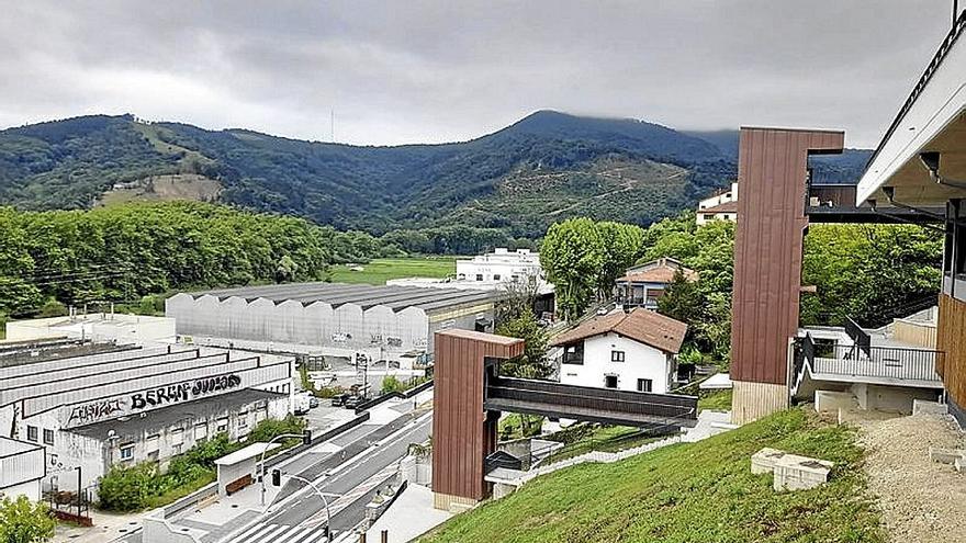 Bi igogailuak eta errepideko autobus geltoki berriak. | ARGAZKIA: N.G.