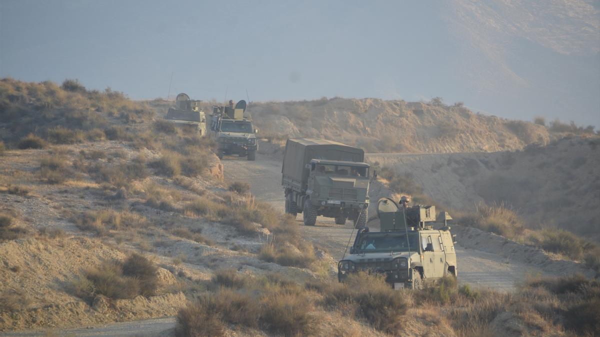 Vehículos en la base militar 'Älvarez de Sotomayor', en Viator.