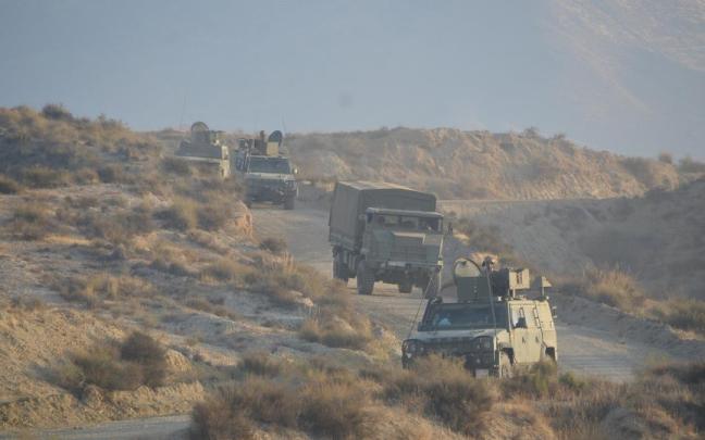 Vehículos en la base militar 'Älvarez de Sotomayor', en Viator.