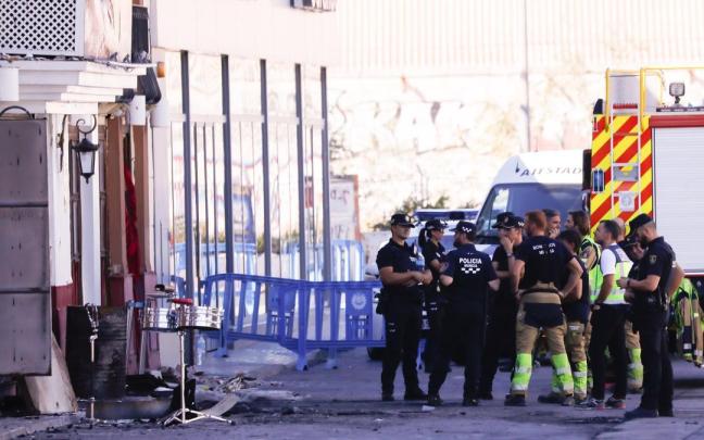 Policía Científica en las discotecas calcinadas en la zona de Atalayas de Murcia.