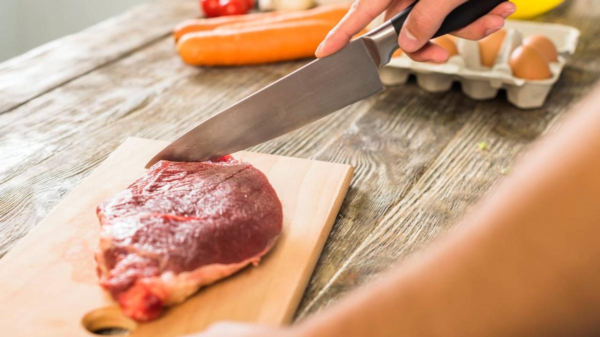 El truco de un carnicero para cortar la carne que debes conocer