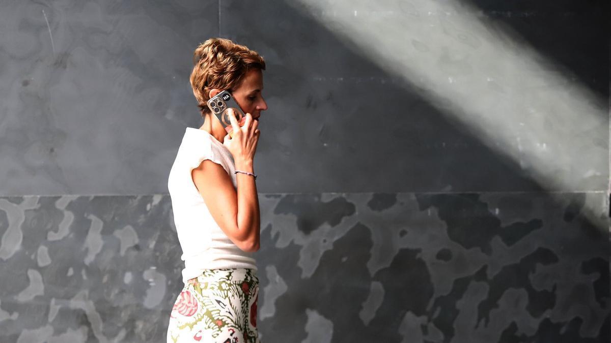 María Chivite, en los pasillos del Parlamento foral.