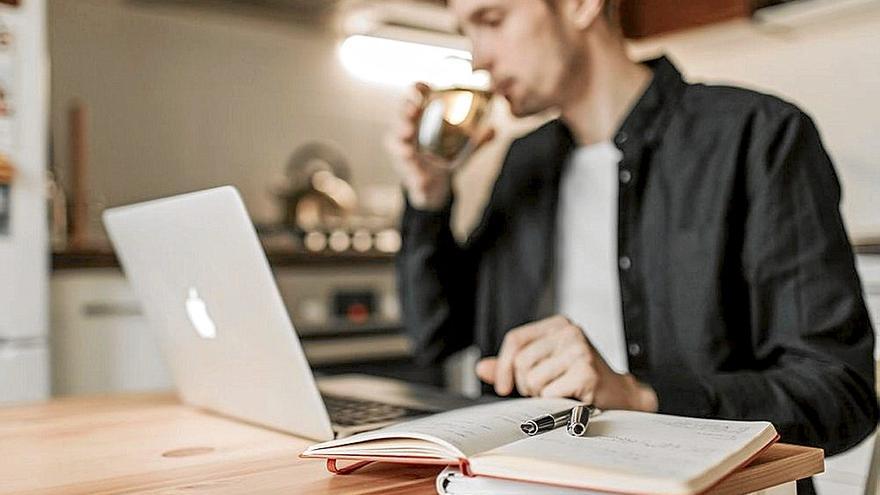 Muchas personas siguen teletrabajando después del confinamiento. | FOTO: EUROPA PRESS