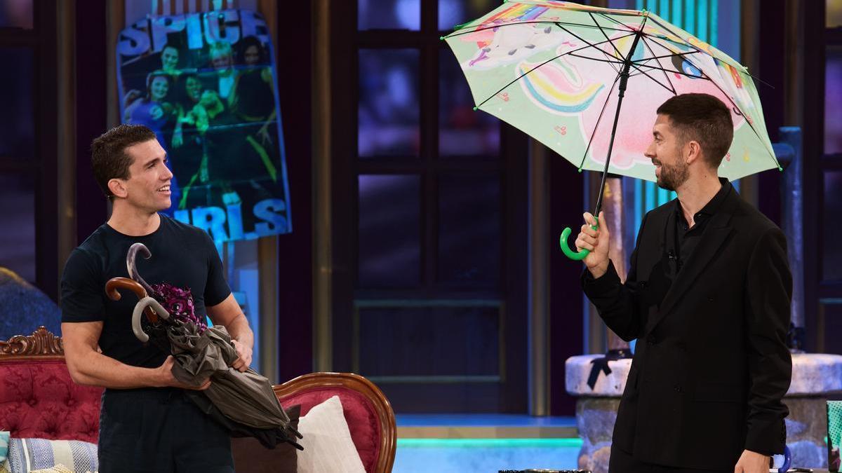 Jaime Lorente y David Broncano, anoche en 'La Revuelta'