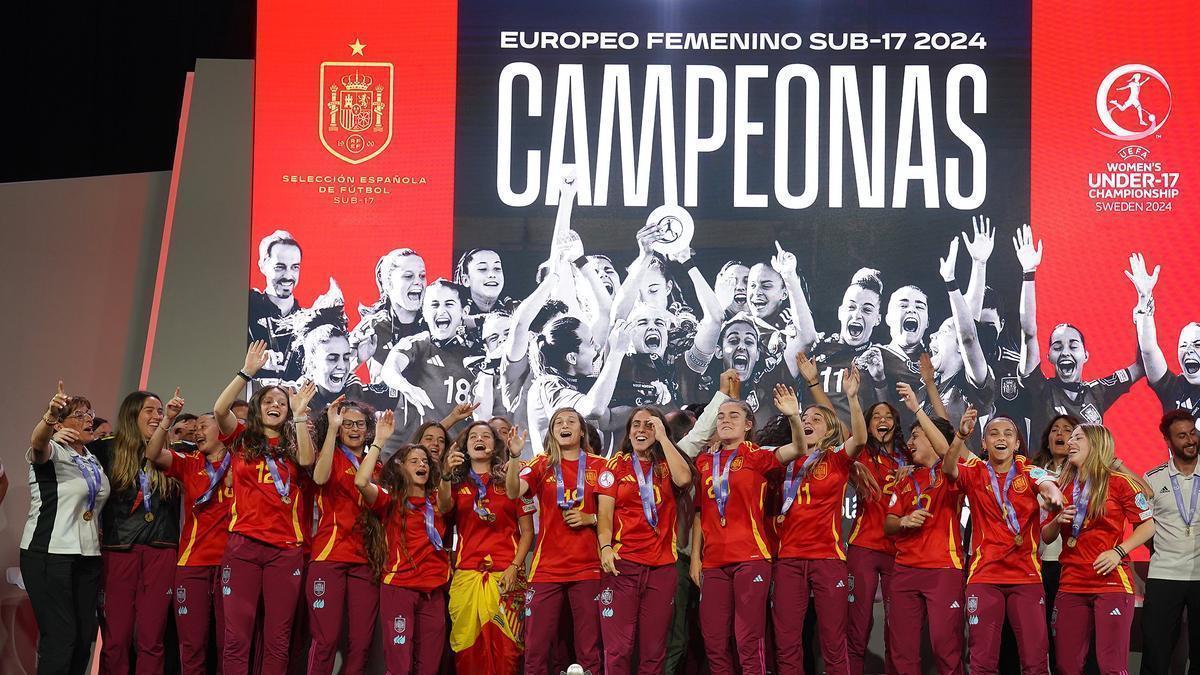 Las jugadoras de la selección femenina sub-17, celebrando la Eurocopa. / RFEF