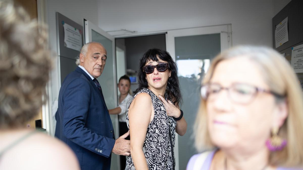 Juana Rivas a su llegada al lugar establecido para la entrega de su hijo menor en Granada.