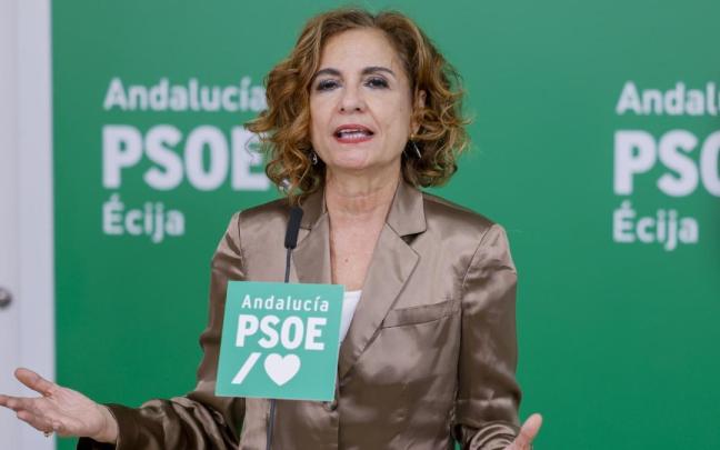 La vicepresidenta primera del Gobierno español, ministra de Hacienda y secretaria general del PSOE de Andalucía, María Jesús Montero, durante el acto en Écija (Sevilla).