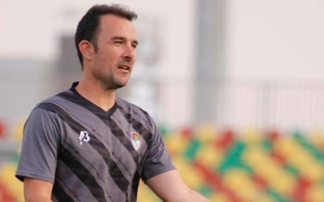 Aritz López Garai, en un partido de la liga de Mauritania.