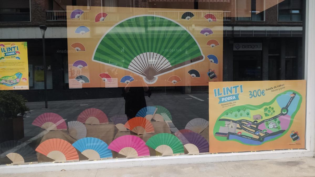 Uno de los escaparates de Legazpi.