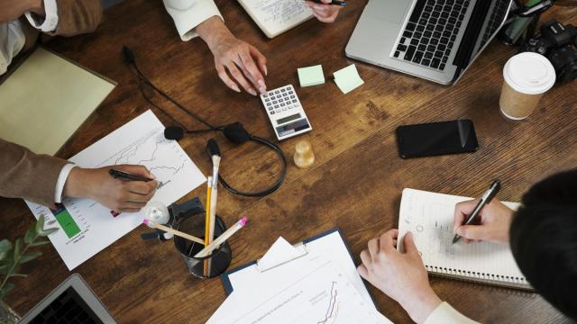 Asegurar una base de profesionales locales en las finanzas contribuiría a consolidar el futuro de las empresas vascas.