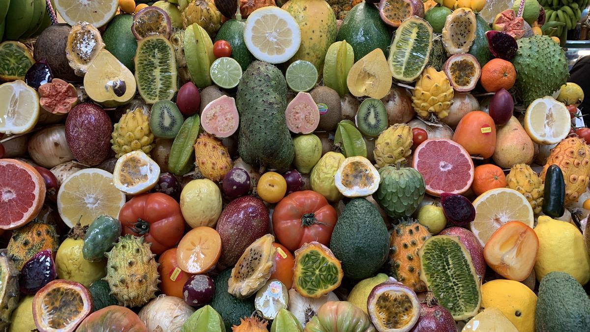 Exposicón de frutas en el mercado de Vegeta, en Las Palmas de Gran Canaria.