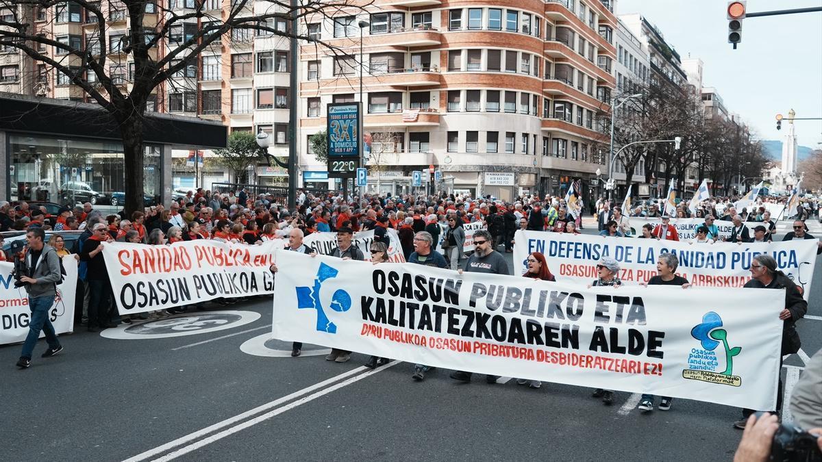Imagen de la manifestación en Bilbao en defensa de la sanidad pública vasca.