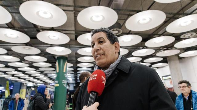 El responsable del Frente Polisario en España, Abdulah Arabi, atiende a los medios.