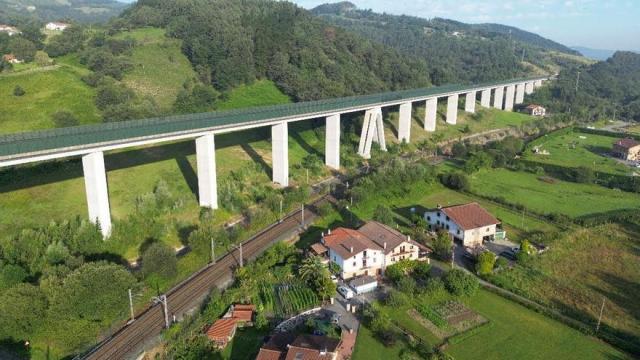 Línea de Alta Velocidad en Euskadi, viaducto de Amorebieta (Bizkaia).