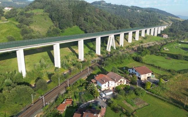 Línea de Alta Velocidad en Euskadi, viaducto de Amorebieta (Bizkaia).