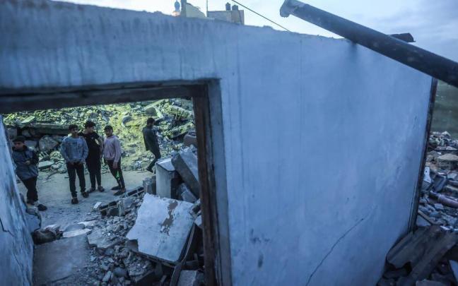 en la cumbre internacional de El En la cumbre del El Cairo Sánchez se sumó a la petición del secretario general de la ONU de que haya un alto el fuego humanitario y reiteró que la solución pasa por la coexistencia de dos estados.