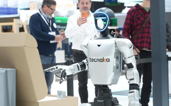 Un robot diseñado por Tecnalia, en el stand del centro.