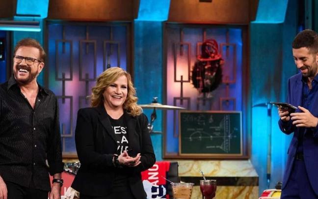 Pimpinela y David Broncano, en 'La Revuelta' / Instagram: @larevuelta_tve Pimpinela y David Broncano, en 'La Revuelta'