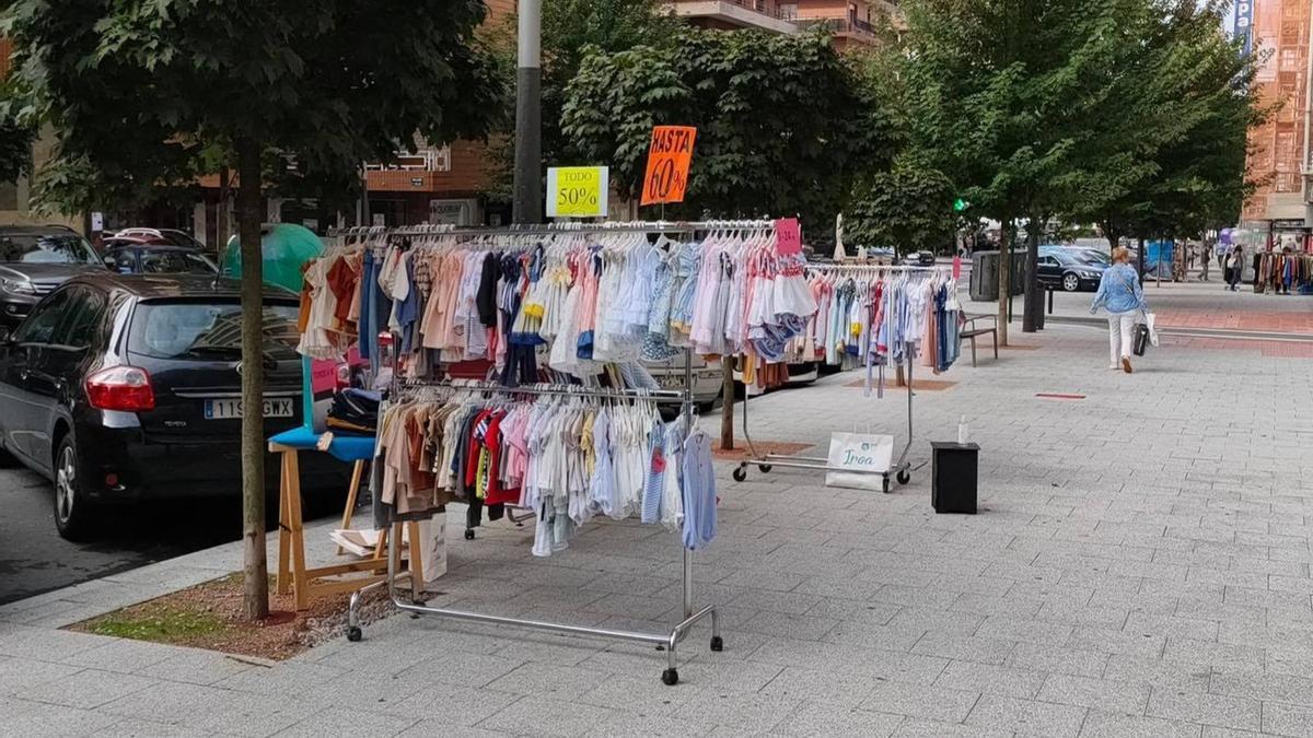 Los artículos se pondrán a la venta en plena calle, a las puertas de cada comercio