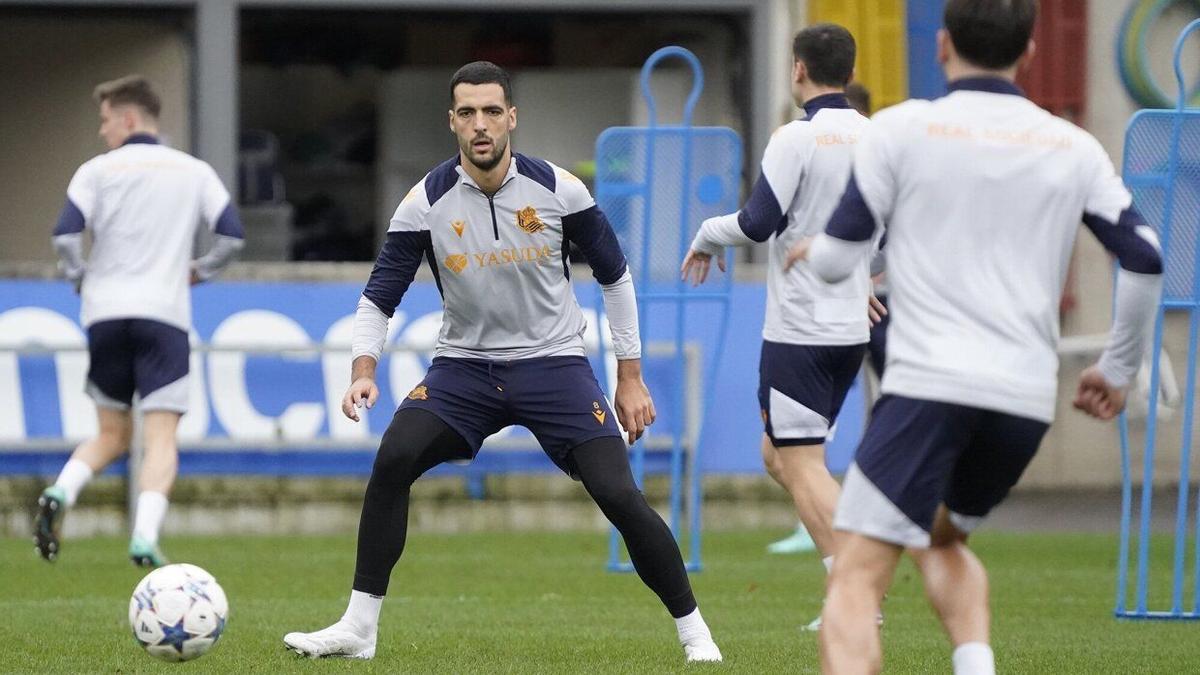 Mikel Merino, durante el entrenamiento que ha tenido lugar este martes en Zubieta. / RUBEN PLAZA