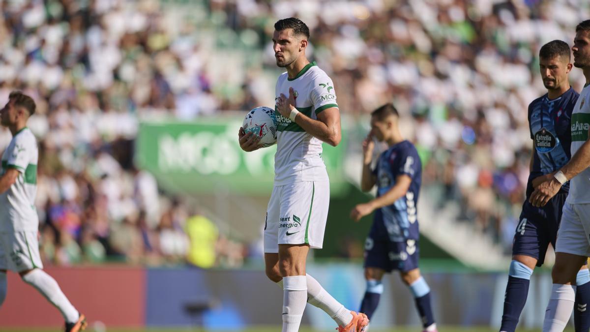Rafa Mir, durante un partido del Elche de la presente temporada.