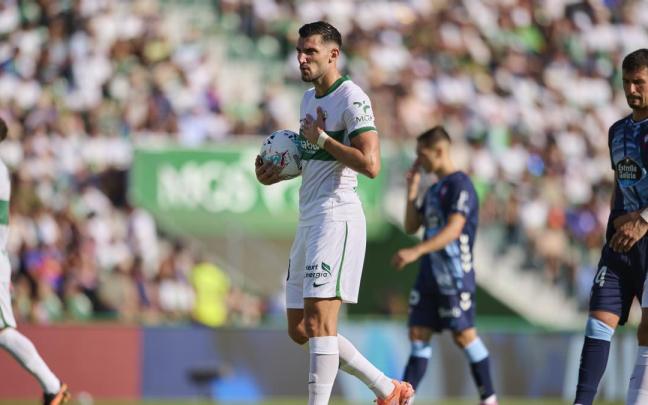 Rafa Mir, durante un partido del Elche de la presente temporada.