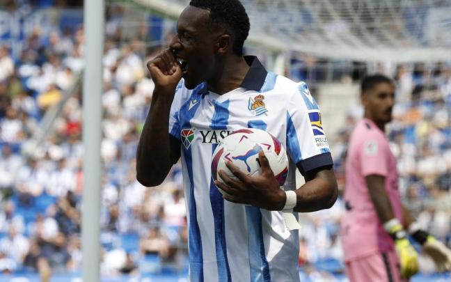 Becker celebra el gol anotado a la Unión Deportiva Las Palmas. / JUAN HERRERO