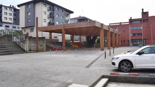 Coches aparcados en Plazido Muxika.