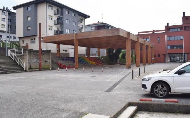 Coches aparcados en Plazido Muxika.