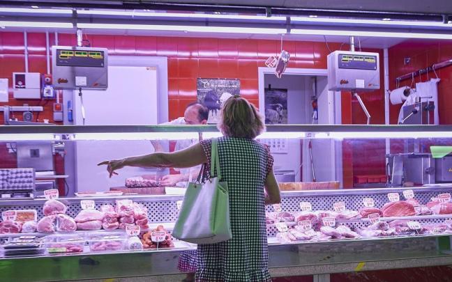 La guerra impacta de lleno en la cesta de la compra: los huevos y la ternera, un lujo para los bolsillos.