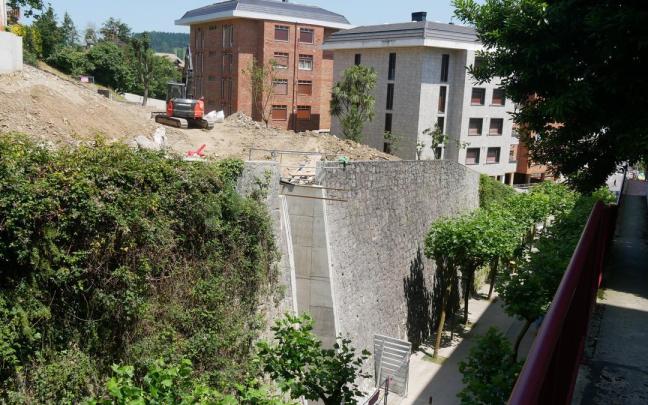 Obras para la instalación del ascensor de Itzurunbidea en Zumaia. / Udala Obras para la instalación del ascensor de Itzurunbidea en Zumaia.
