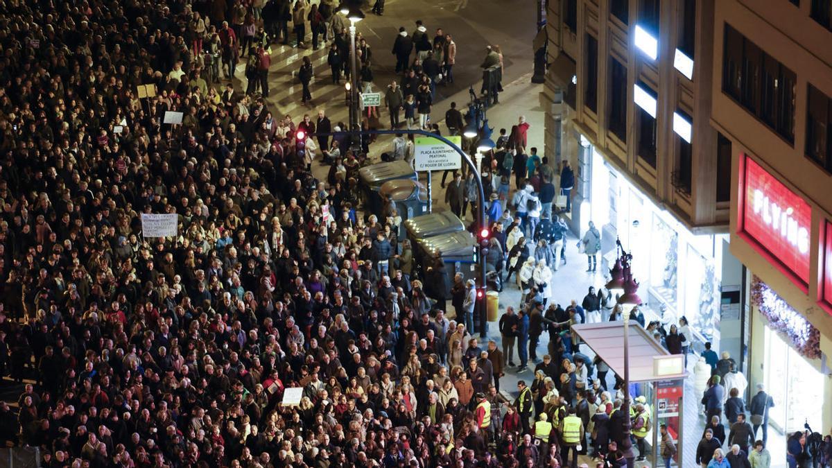 Manifestación en Valencia para pedir la dimisión de Mazón por la DANA.