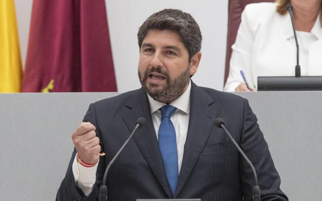 El candidato del PP a presidir la Región de Murcia, Fernando López Miras, durante su discurso de investidura. El candidato del PP a presidir la Región de Murcia, Fernando López Miras, durante su discurso de investidura.