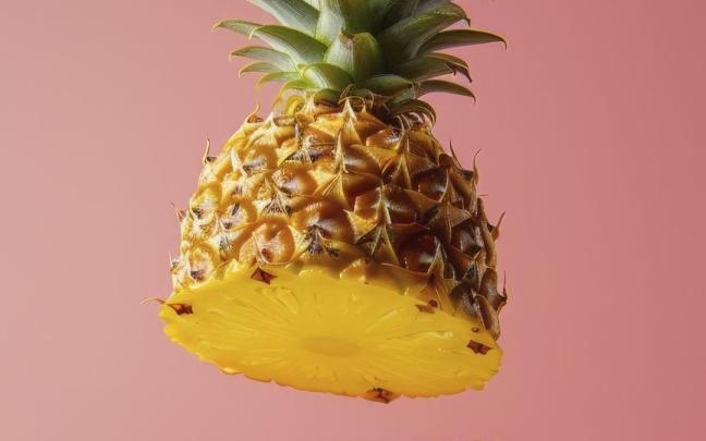 La piña contiene bromelina, una enzima que facilita la digestión de las proteínas.