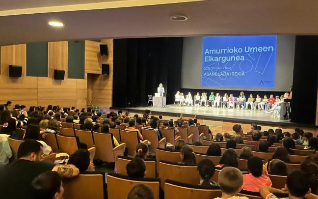 Asamblea del foro infantil de Amurrio celebrado en el teatro municipal