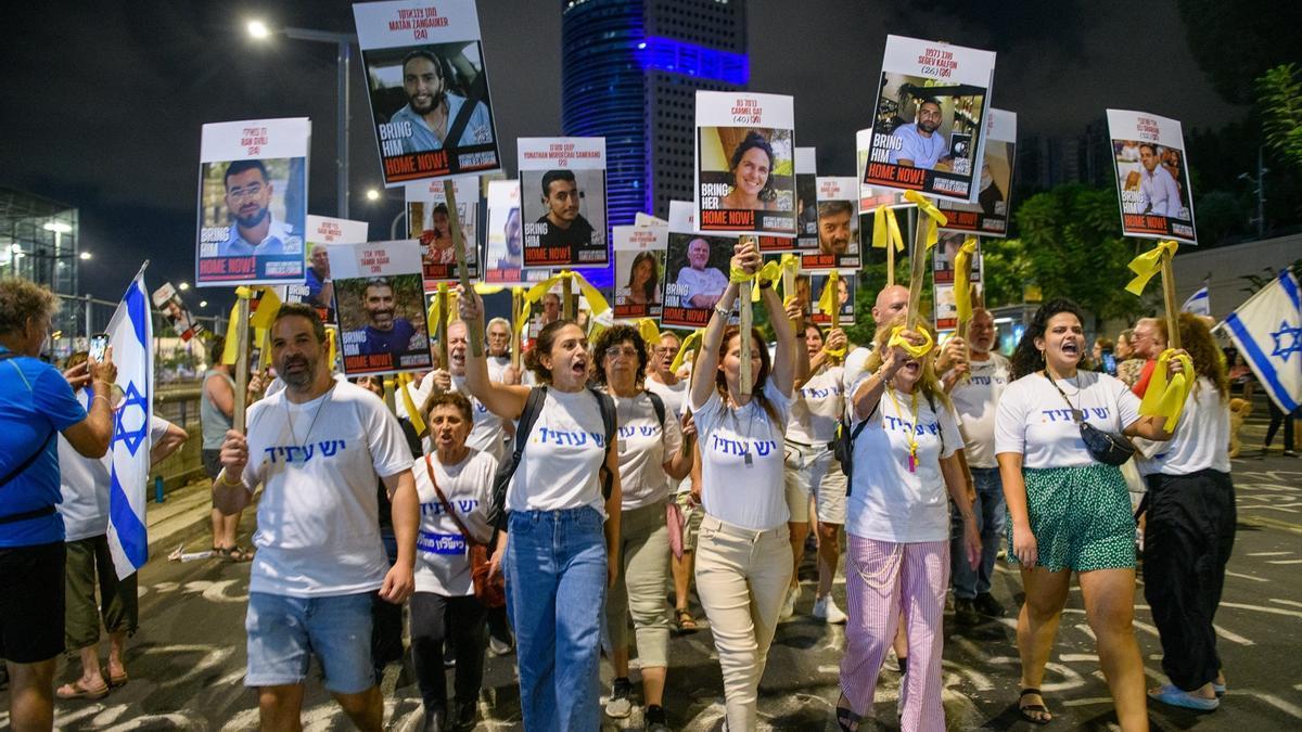 Familiares de los rehenes israelíes culpan al Gobierno de Netanyahu de la muerte de los seis secuestrados.