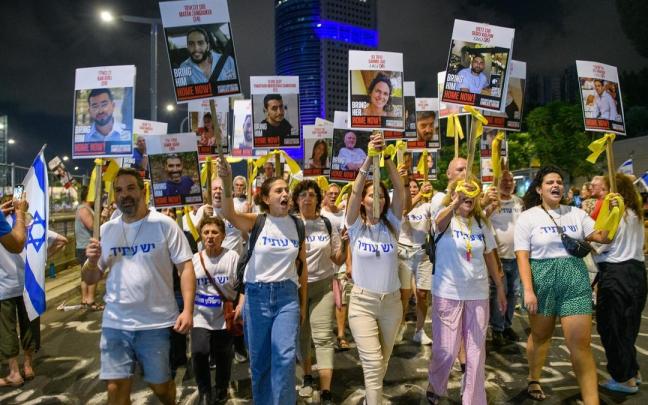 Familiares de los rehenes israelíes culpan al Gobierno de Netanyahu de la muerte de los seis secuestrados.