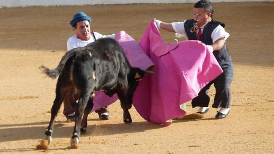 Un espectáculo del 'bombero torero'.