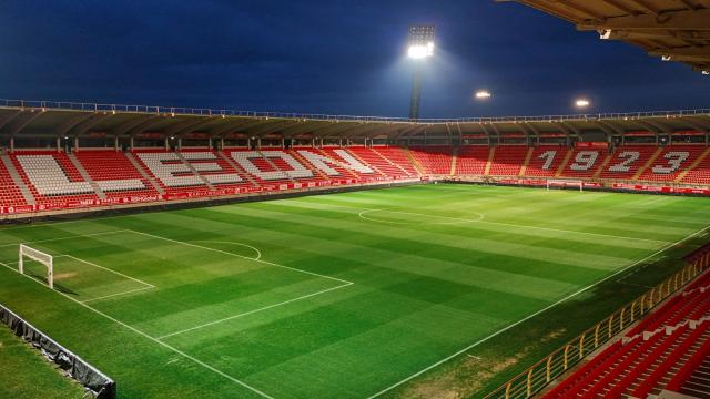 Actual aspecto que presenta el estadio Reino de León, con capacidad para 13.451 aficionados y que la próxima semana visita el Athletic. / CULTURAL LEONESA