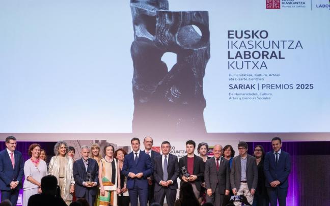 Gala de entrega de los premios Eusko Ikaskuntza–Laboral Kutxa 2025