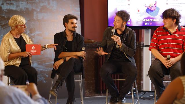 La Concejala de Igualdad y Fiestas, Itziar Urtasun, junto a Gabriel de la Rosa y Erlantz Prieto, de SHINOVA, y Jokin Pinatxo, de JANUS LESTER durante la presentación de los conciertos de Aste Nagusia 2025. BILBAO.EUS La Concejala de Igualdad y Fiestas, Itziar Urtasun, junto a Gabriel de la Rosa y Erlantz Prieto, de SHINOVA, y Jokin Pinatxo, de JANUS LESTER durante la presentación de los conciertos de Aste Nagusia 2025. BILBAO.EUS