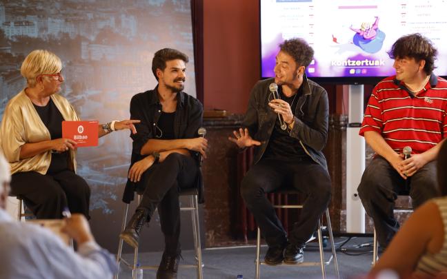 La Concejala de Igualdad y Fiestas, Itziar Urtasun, junto a Gabriel de la Rosa y Erlantz Prieto, de SHINOVA, y Jokin Pinatxo, de JANUS LESTER durante la presentación de los conciertos de Aste Nagusia 2025. BILBAO.EUS La Concejala de Igualdad y Fiestas, Itziar Urtasun, junto a Gabriel de la Rosa y Erlantz Prieto, de SHINOVA, y Jokin Pinatxo, de JANUS LESTER durante la presentación de los conciertos de Aste Nagusia 2025. BILBAO.EUS