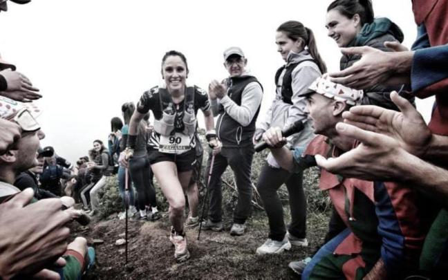 Laura Rodríguez, en Sancti Spiritus, jaleada por el público en la Zegama-Aizkorri.