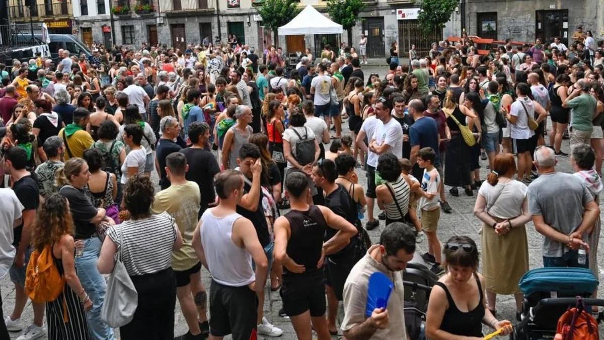 Concentración en Gudarien Plaza, contra las agresiones racistas