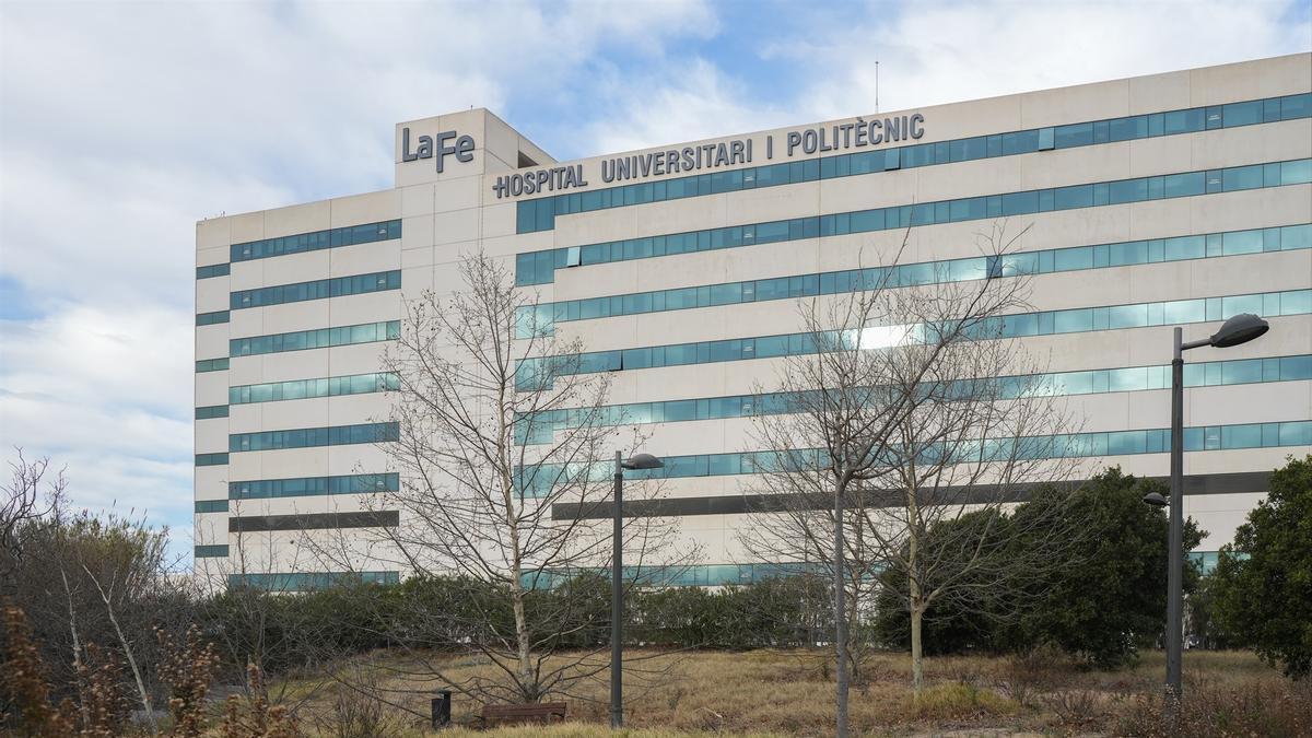 La fachada del hospital La Fe de Valencia en una foto de archivo.